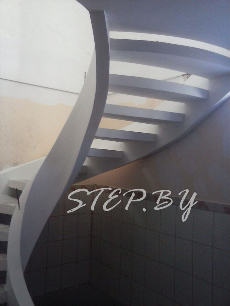 Бетонная лестница на тетивах фотография 5