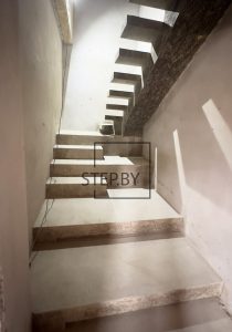 Парящий подиум лестницы