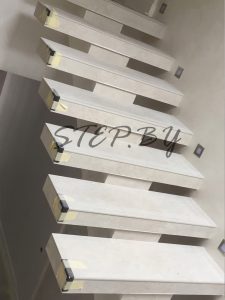 Бетонная лестница на косоуре