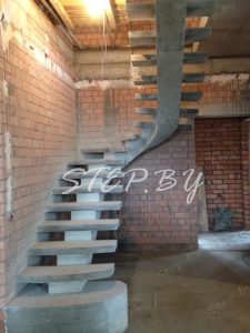 Лестница на косоуре из бетона