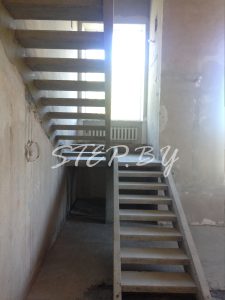 Лестница на тетивах с площадкой