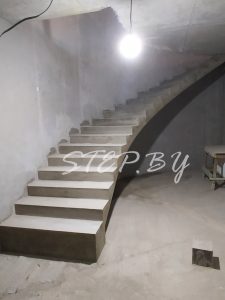 Радиусная монолитная лестница