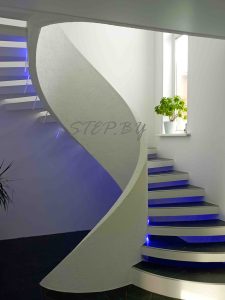 Бетонная лестница с монолитным ограждением