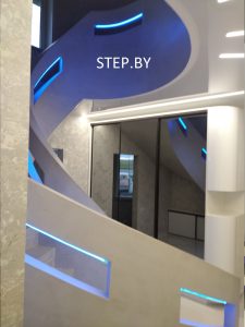 Лестница с бетонным ограждением