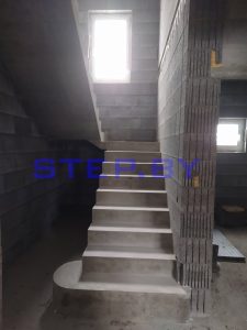 Лестница с площадкой монолит