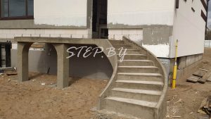 Радиусное крыльцо из бетона