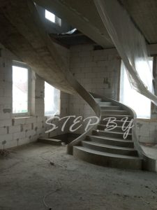 Бетонная лестница с тетивой