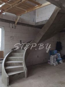 Монолитная лестница с тетивой