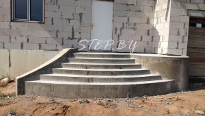 Радиусное крыльцо из бетона